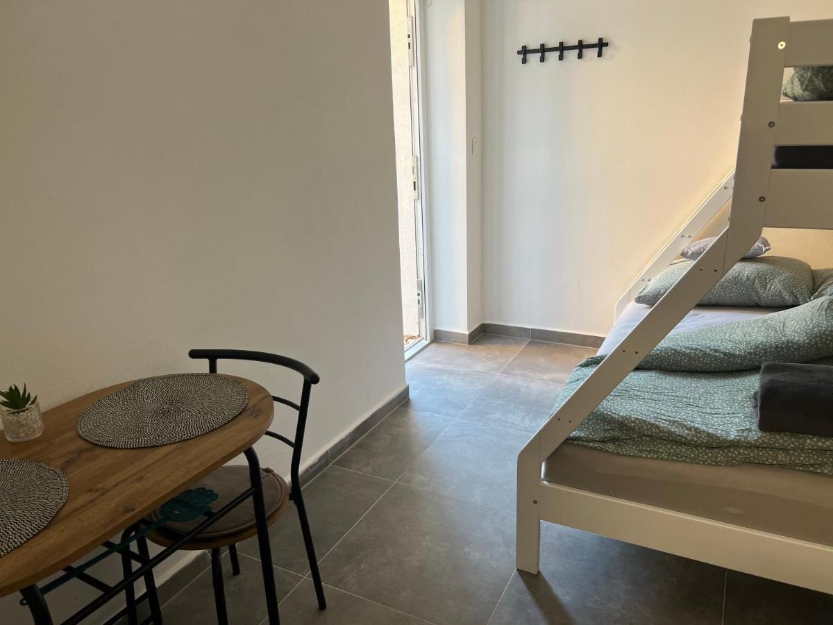 Hobiti Apartman - Bilbo Černá v Pošumaví エクステリア 写真